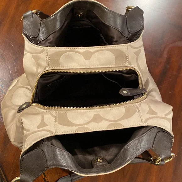 Coach purse, signature hobo - Picture 5 of 5